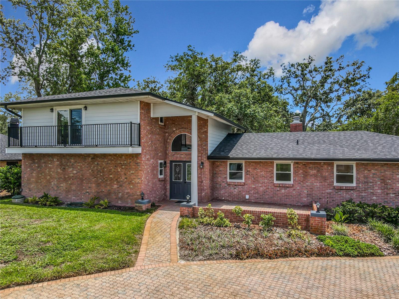 Image 37 of 95 For 1850 Lakeshore Cir