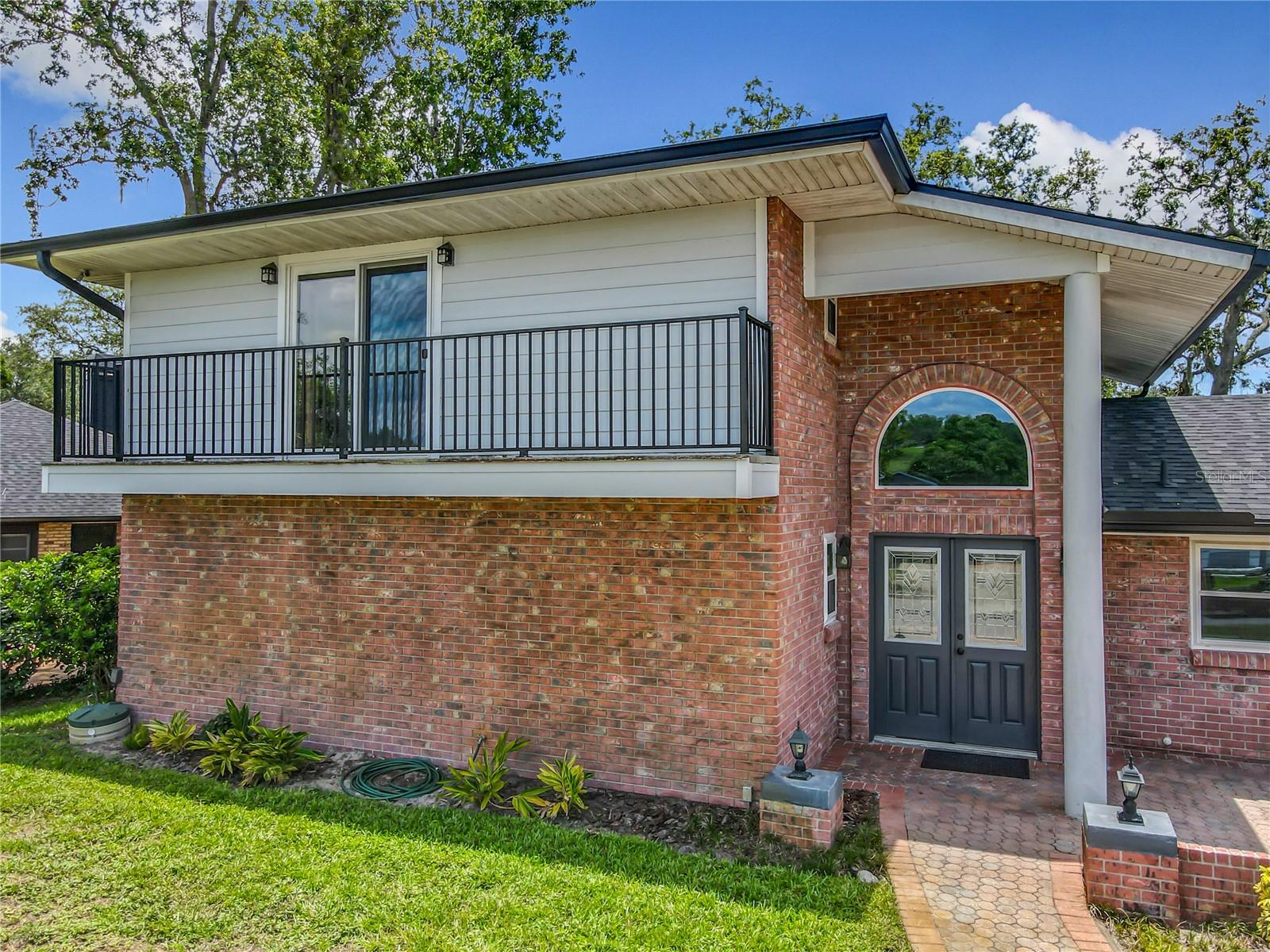 Image 38 of 95 For 1850 Lakeshore Cir
