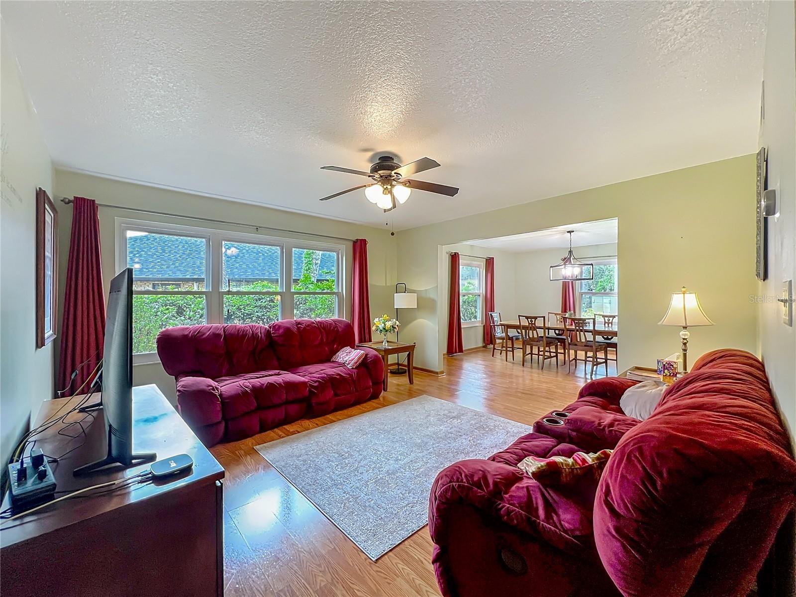 Image 4 of 95 For 1850 Lakeshore Cir