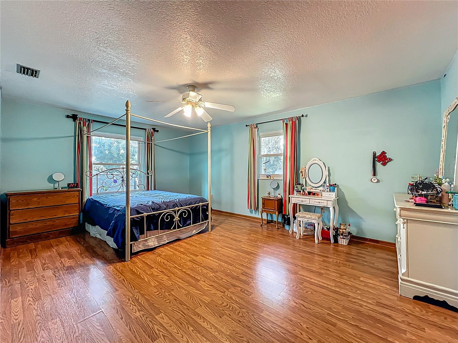 Image 43 of 95 For 1850 Lakeshore Cir