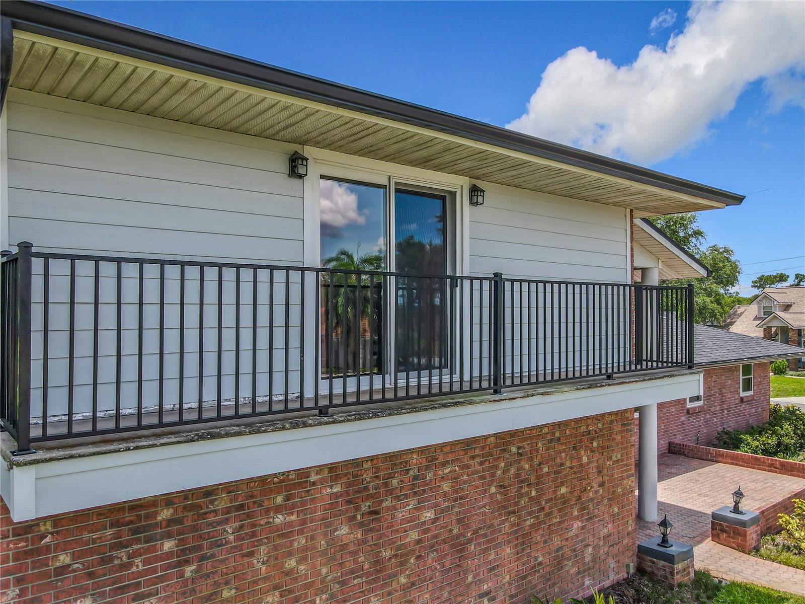 Image 6 of 95 For 1850 Lakeshore Cir