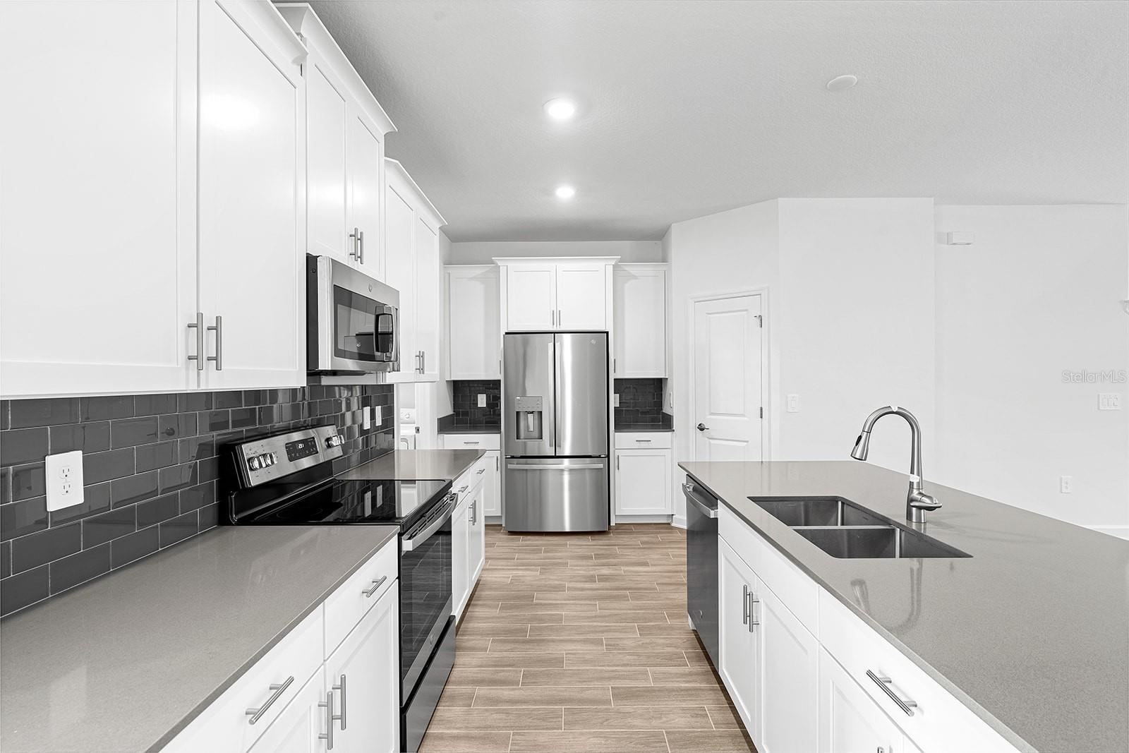 Image 6 of 40 For 3075 Addison Boulevard