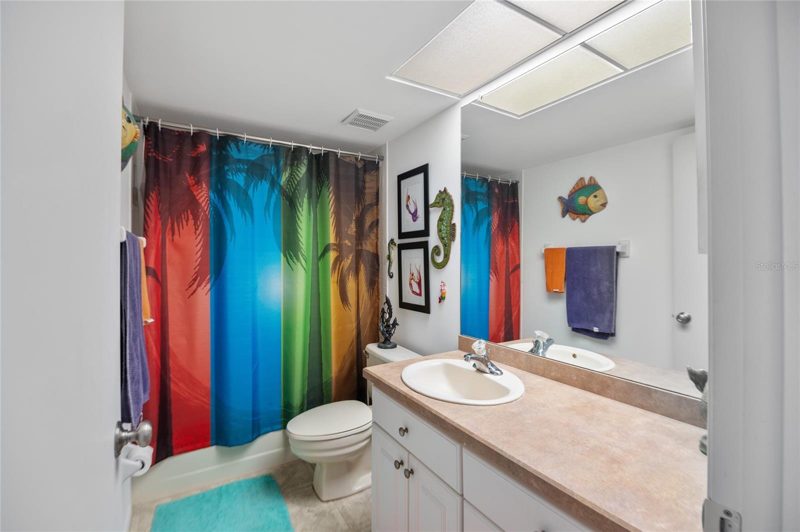Listing photo id 11 for 9860 62nd Terrace N 1047