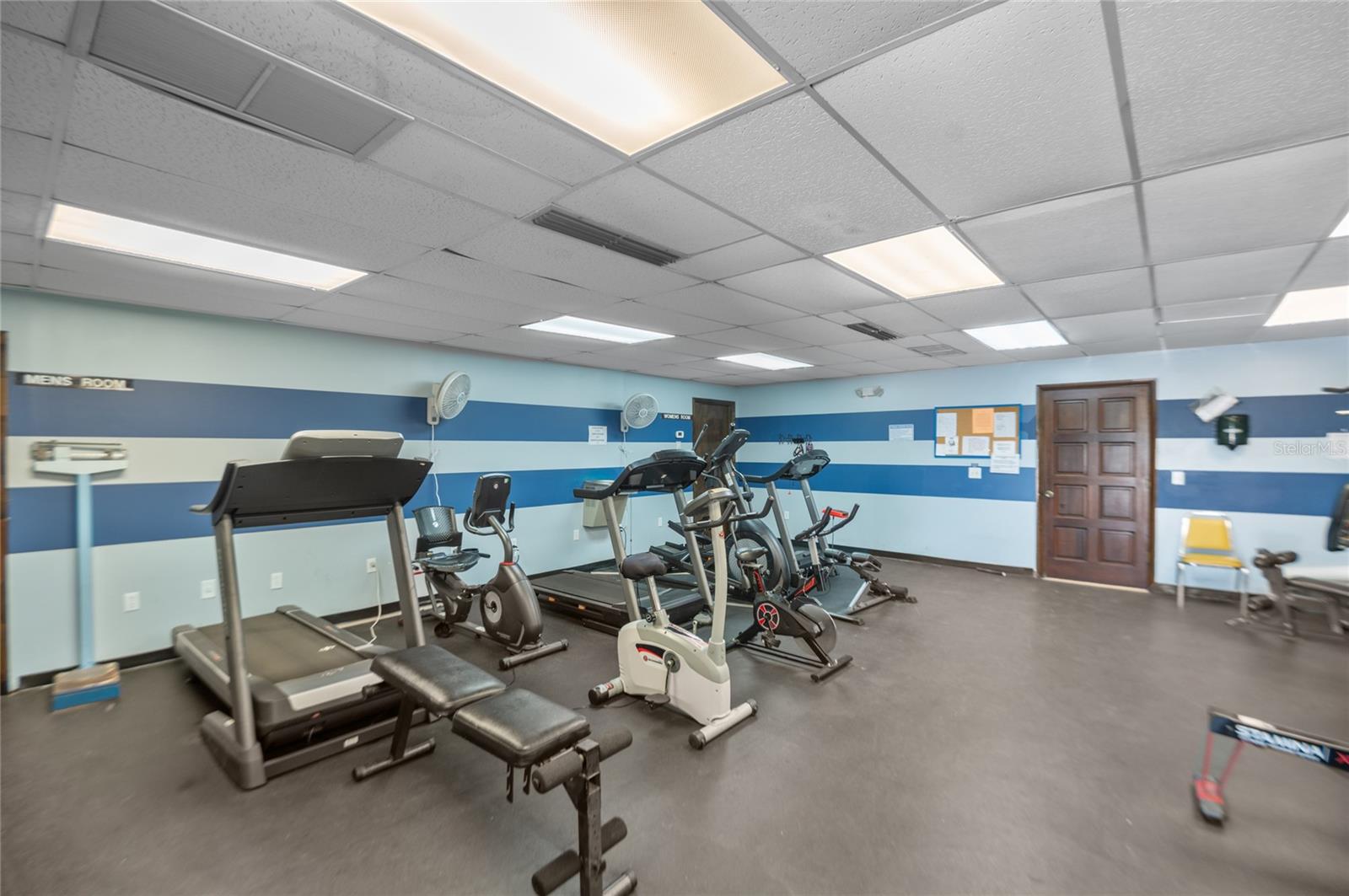 Listing photo id 22 for 9860 62nd Terrace N 1047