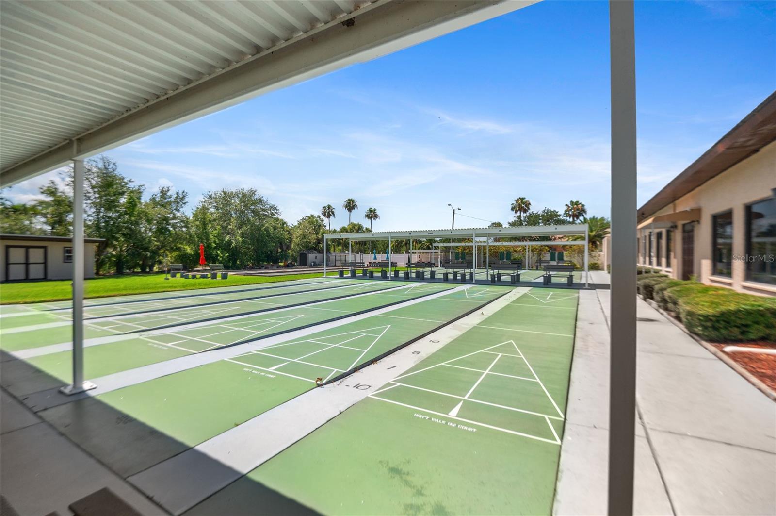 Listing photo id 23 for 9860 62nd Terrace N 1047
