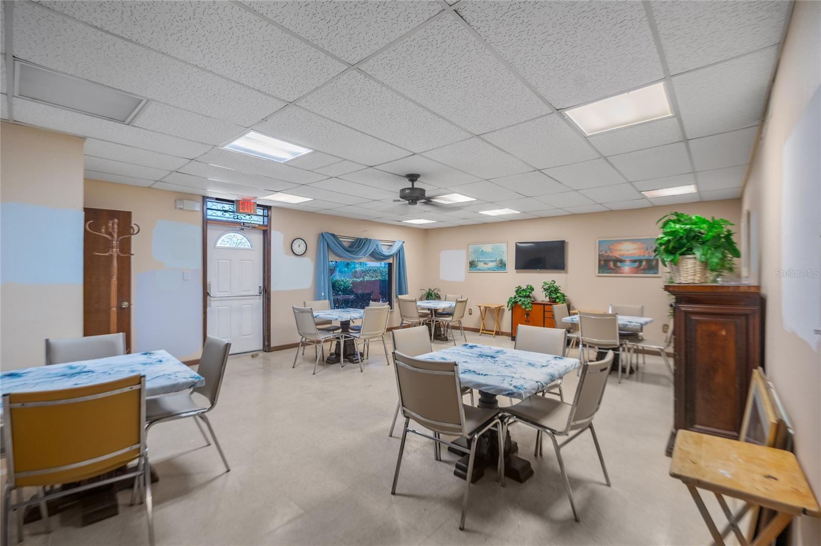 Listing photo id 25 for 9860 62nd Terrace N 1047