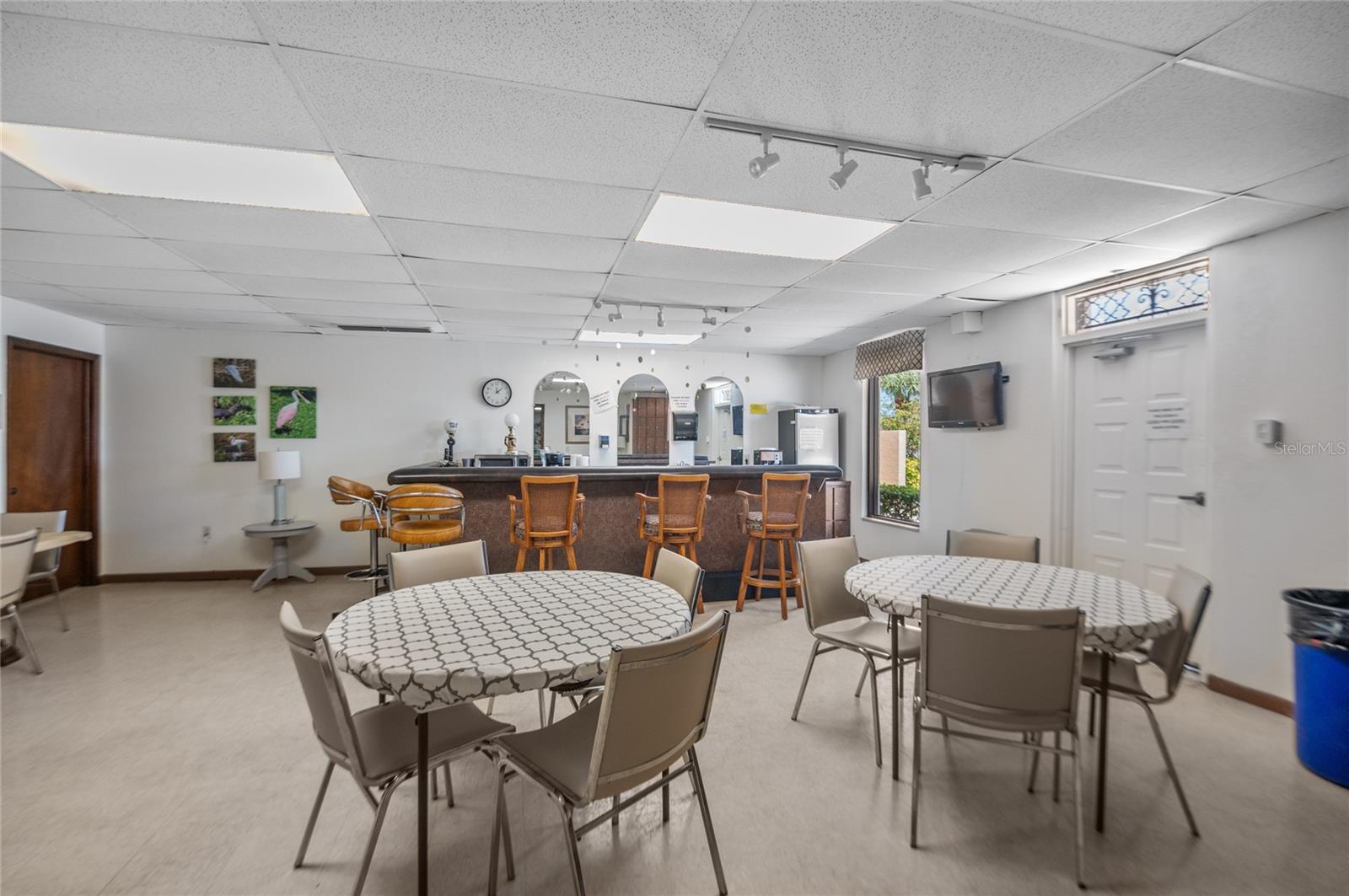 Listing photo id 27 for 9860 62nd Terrace N 1047