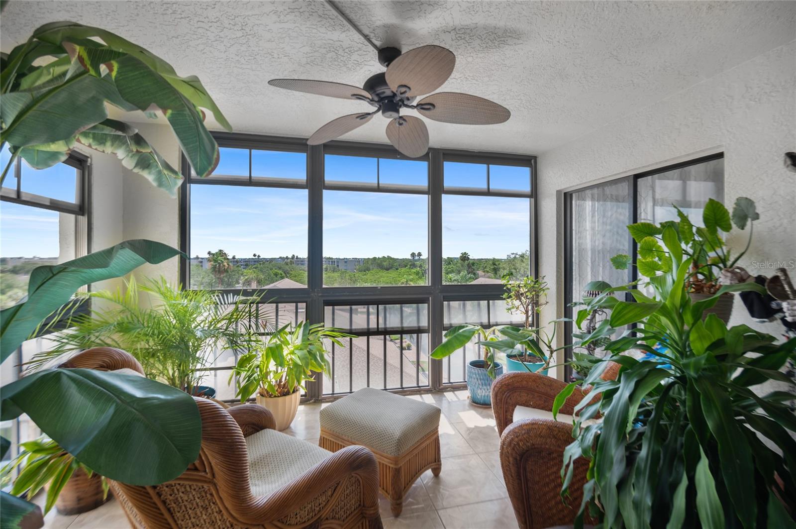 Listing photo id 4 for 9860 62nd Terrace N 1047