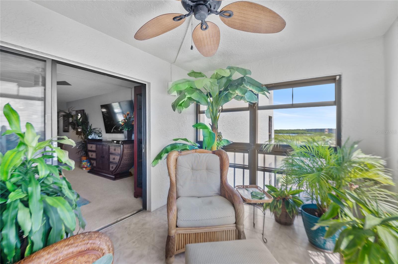 Listing photo id 5 for 9860 62nd Terrace N 1047