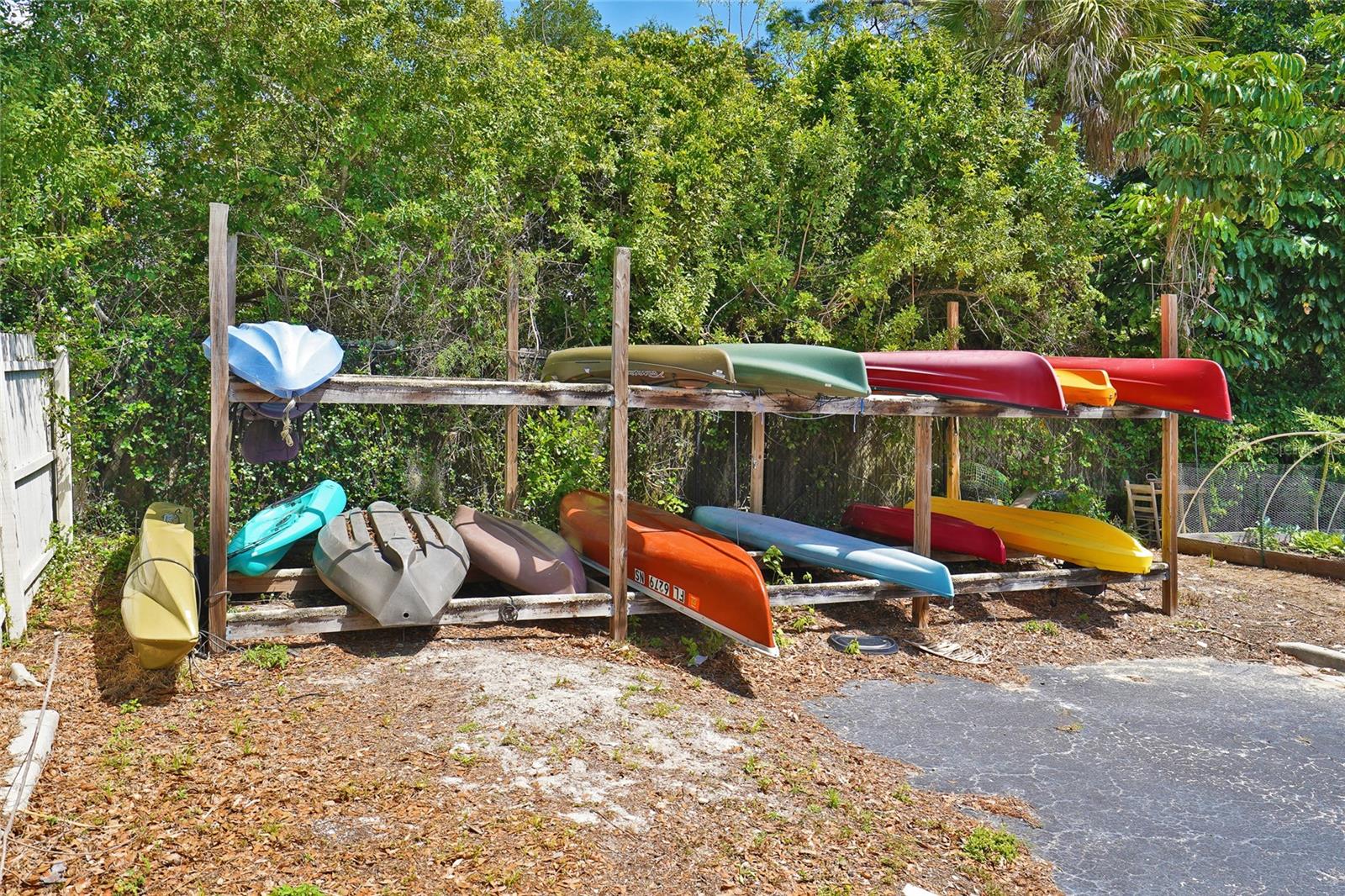 Image 25 of 49 For 225 Tropical Trail 402