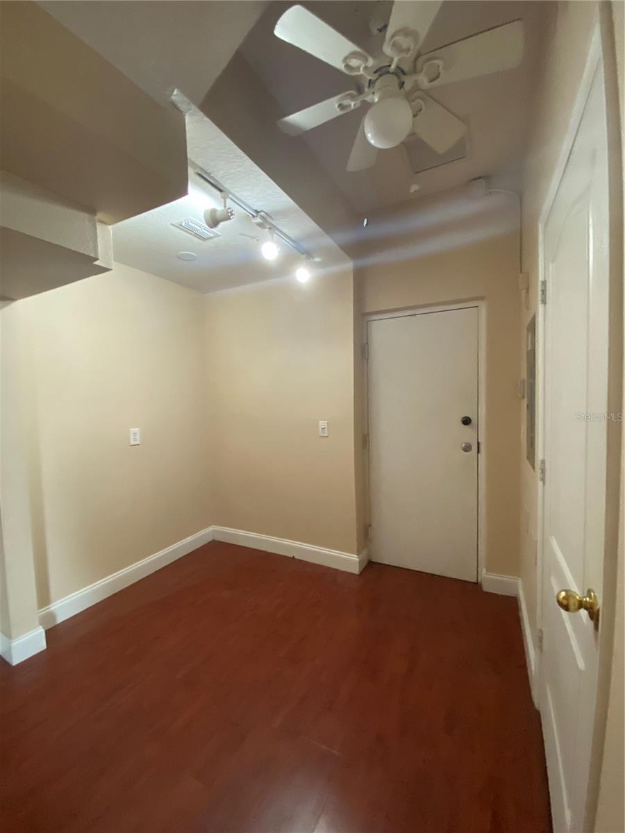 Image 9 of 27 For 6660 Goldenrod Road B