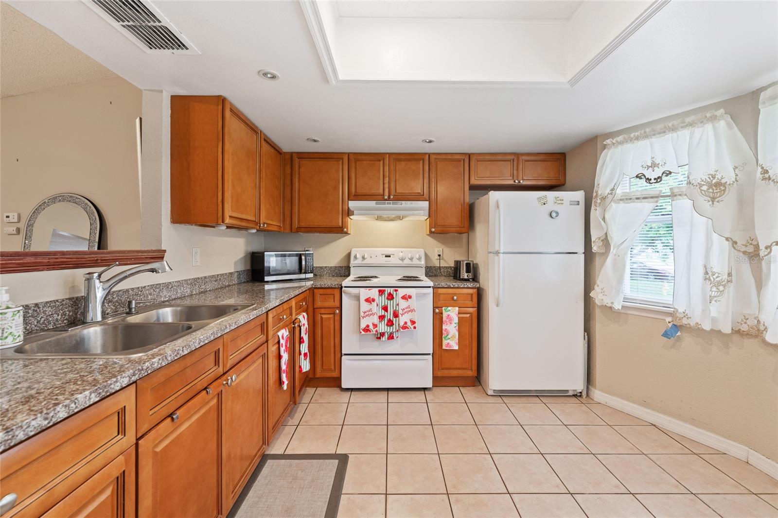 Image 5 of 20 For 2753 Beckwith Street