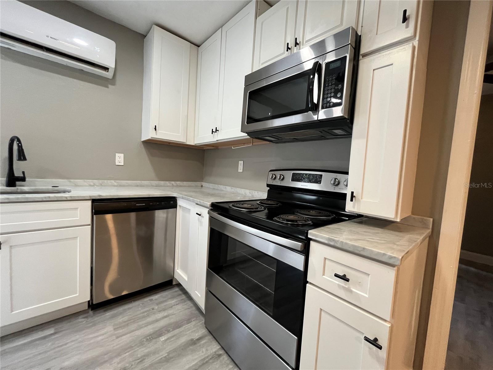 Image 8 of 10 For 2307 Formosa Avenue B