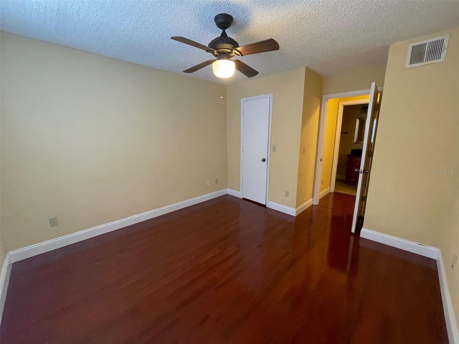 Image 11 of 23 For 2550 Alafaya Trail 2302