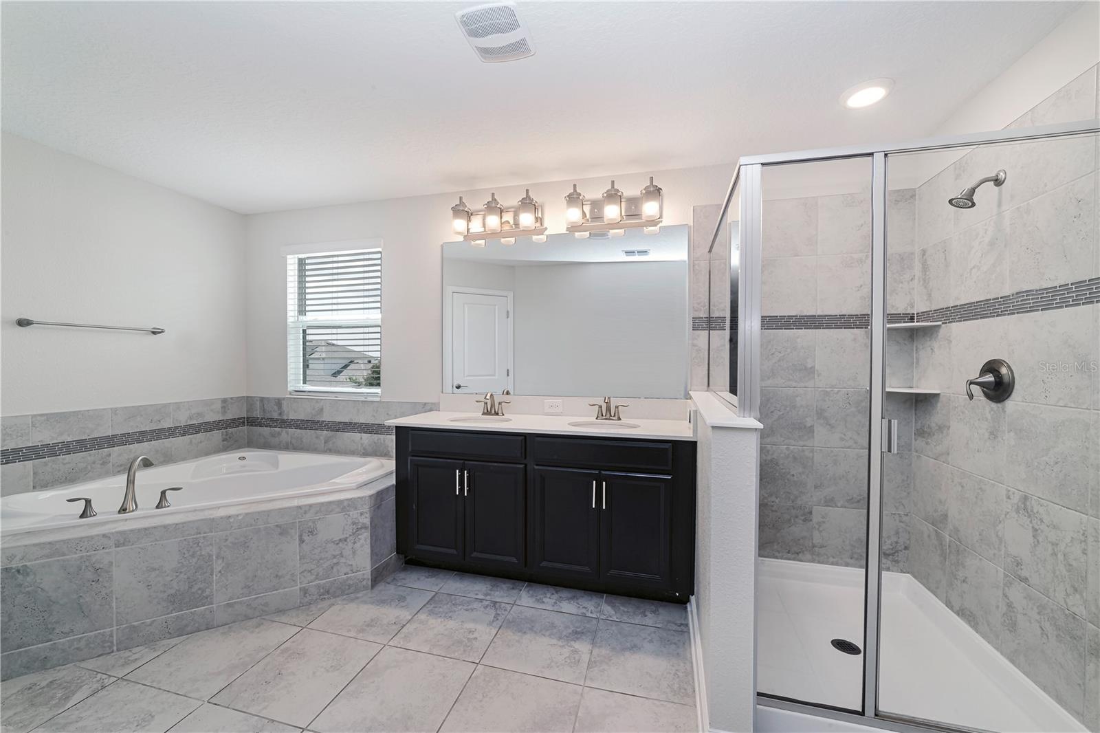 Image 11 of 47 For 7530 Summerlake Groves Street