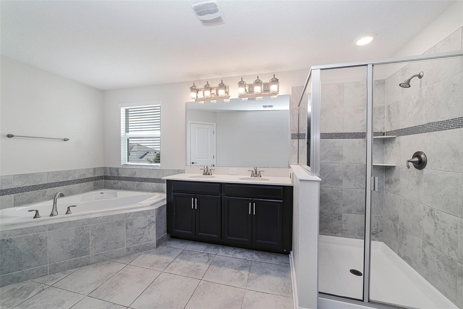Image 35 of 47 For 7530 Summerlake Groves Street