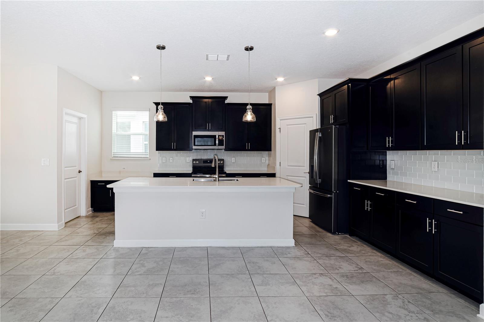 Image 4 of 47 For 7530 Summerlake Groves Street