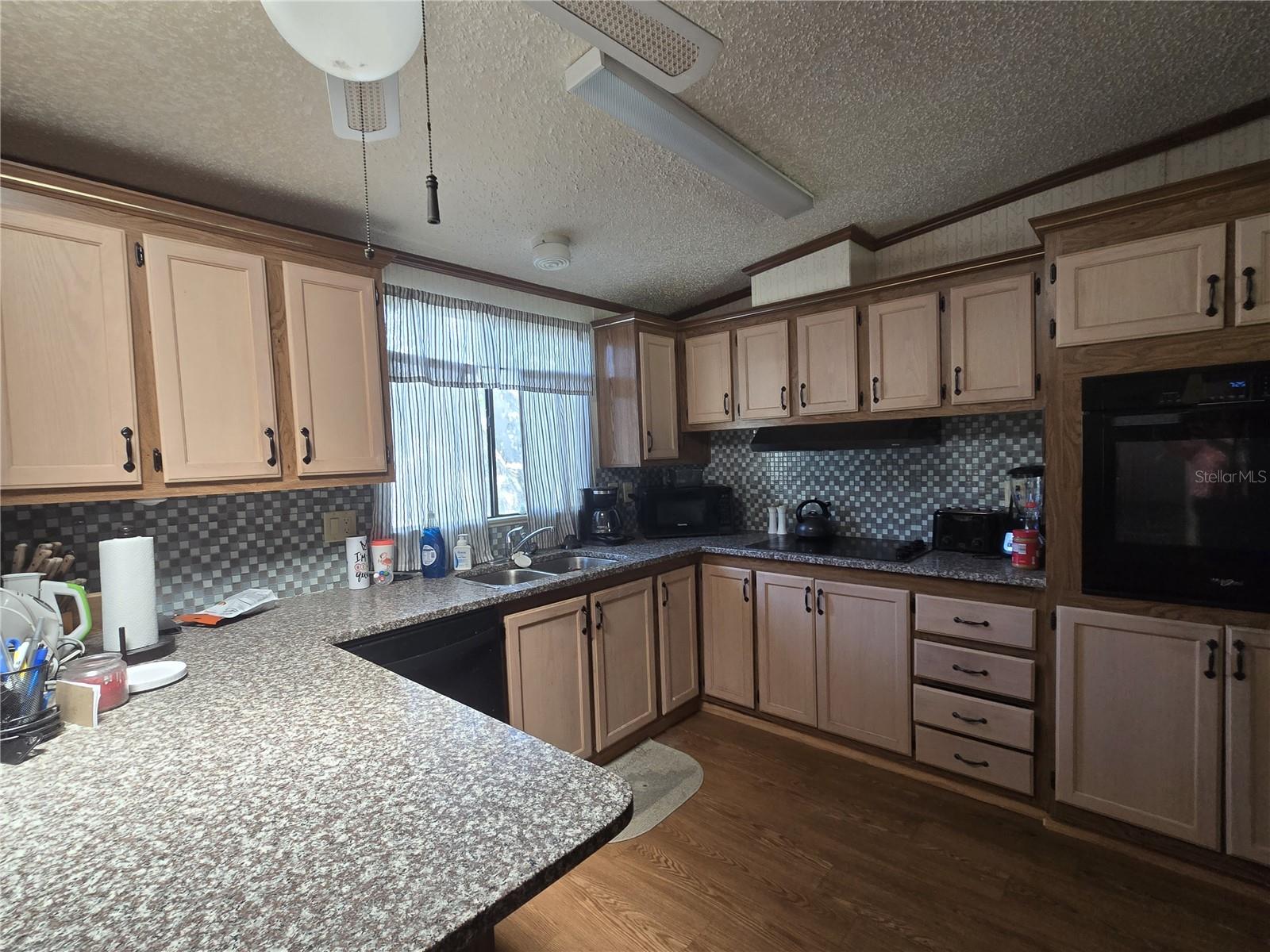 Image 9 of 32 For 2627 Fiddlewood Court 868