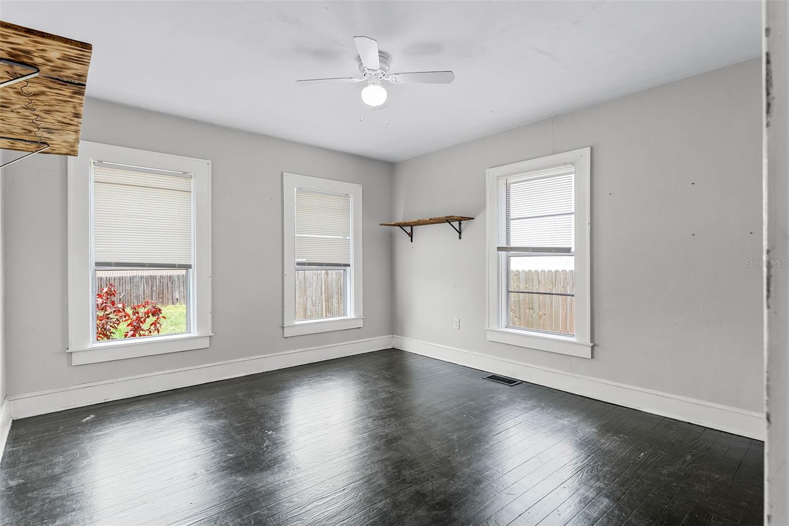 Image 23 of 43 For 25 Pinecrest Avenue