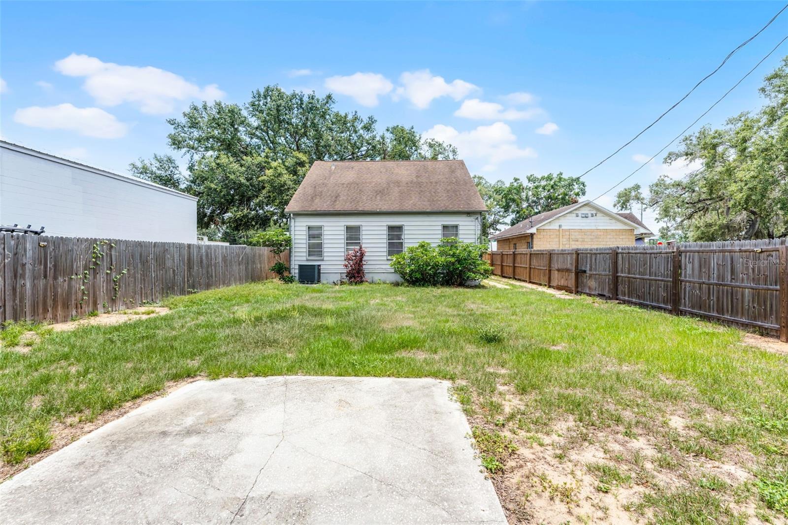 Image 41 of 43 For 25 Pinecrest Avenue
