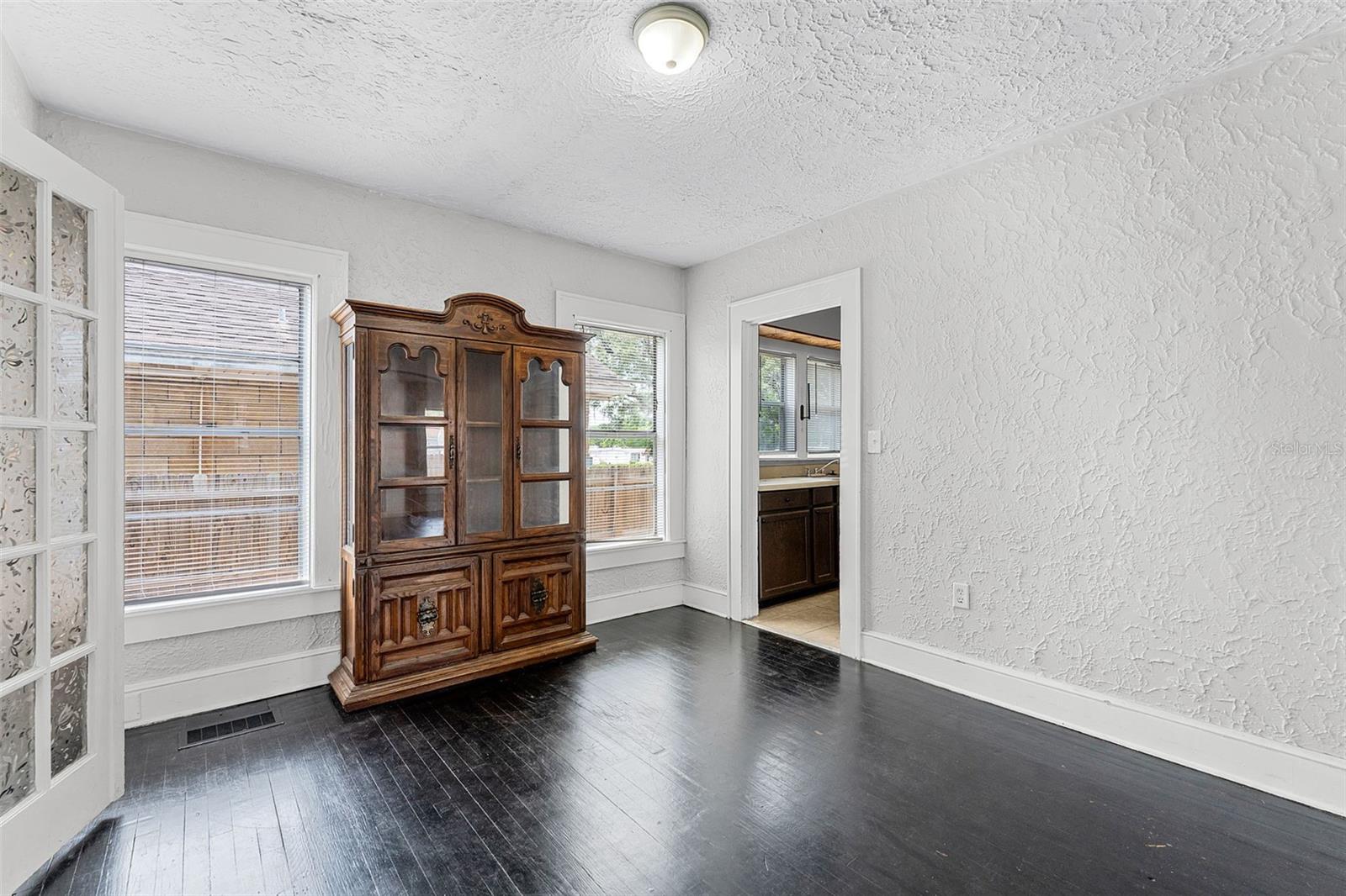 Image 9 of 43 For 25 Pinecrest Avenue