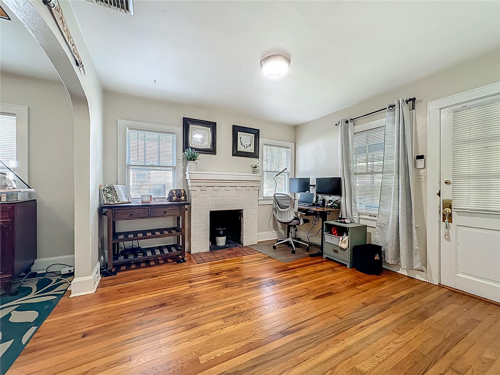 Image 10 of 31 For 1642 Mount Vernon Street