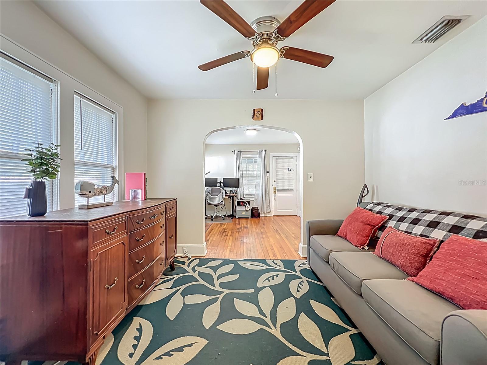 Image 12 of 31 For 1642 Mount Vernon Street