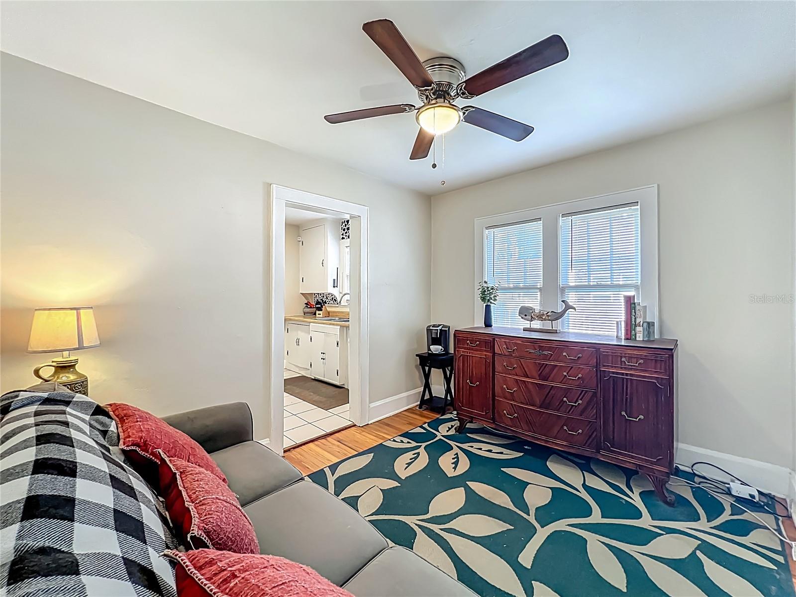 Image 15 of 31 For 1642 Mount Vernon Street