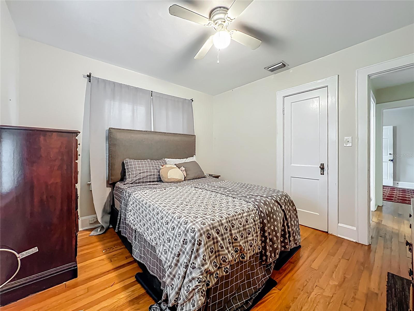 Image 16 of 31 For 1642 Mount Vernon Street