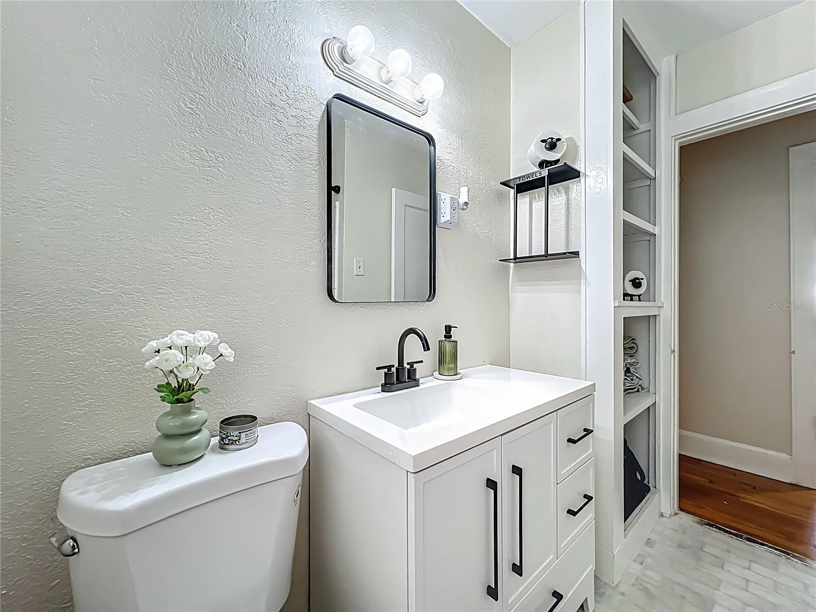 Image 18 of 31 For 1642 Mount Vernon Street