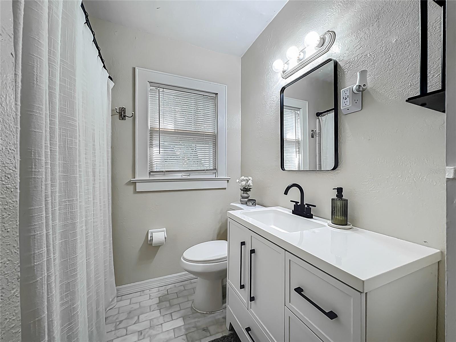 Image 19 of 31 For 1642 Mount Vernon Street