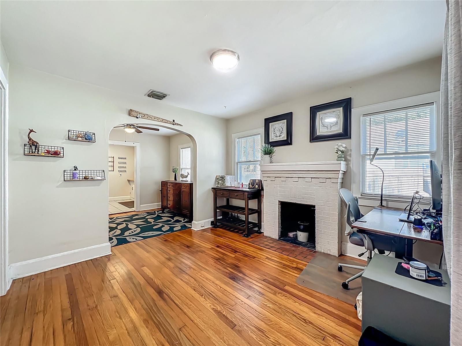 Image 8 of 31 For 1642 Mount Vernon Street