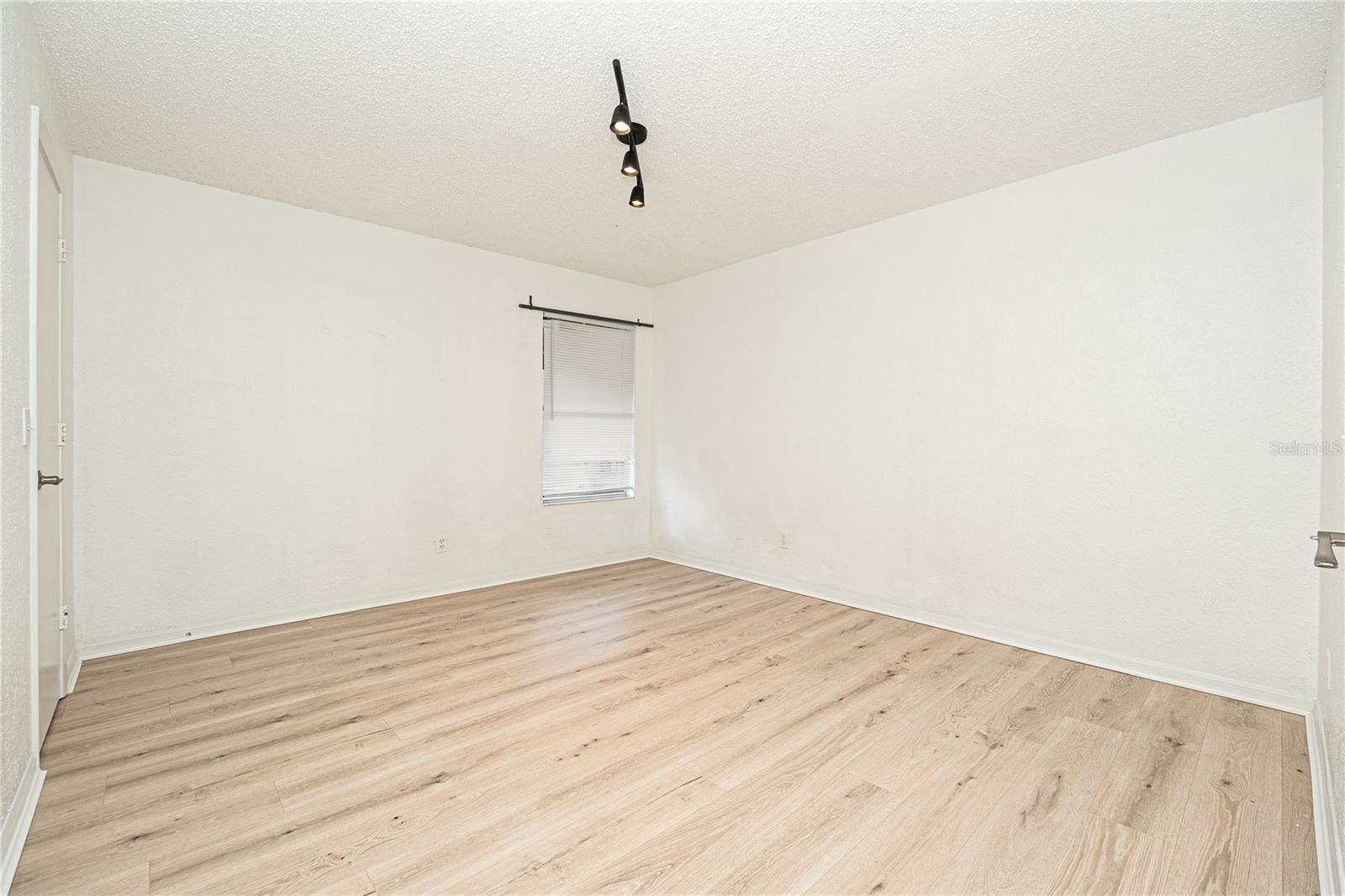 Image 10 of 25 For 5160 Conroy Road 21