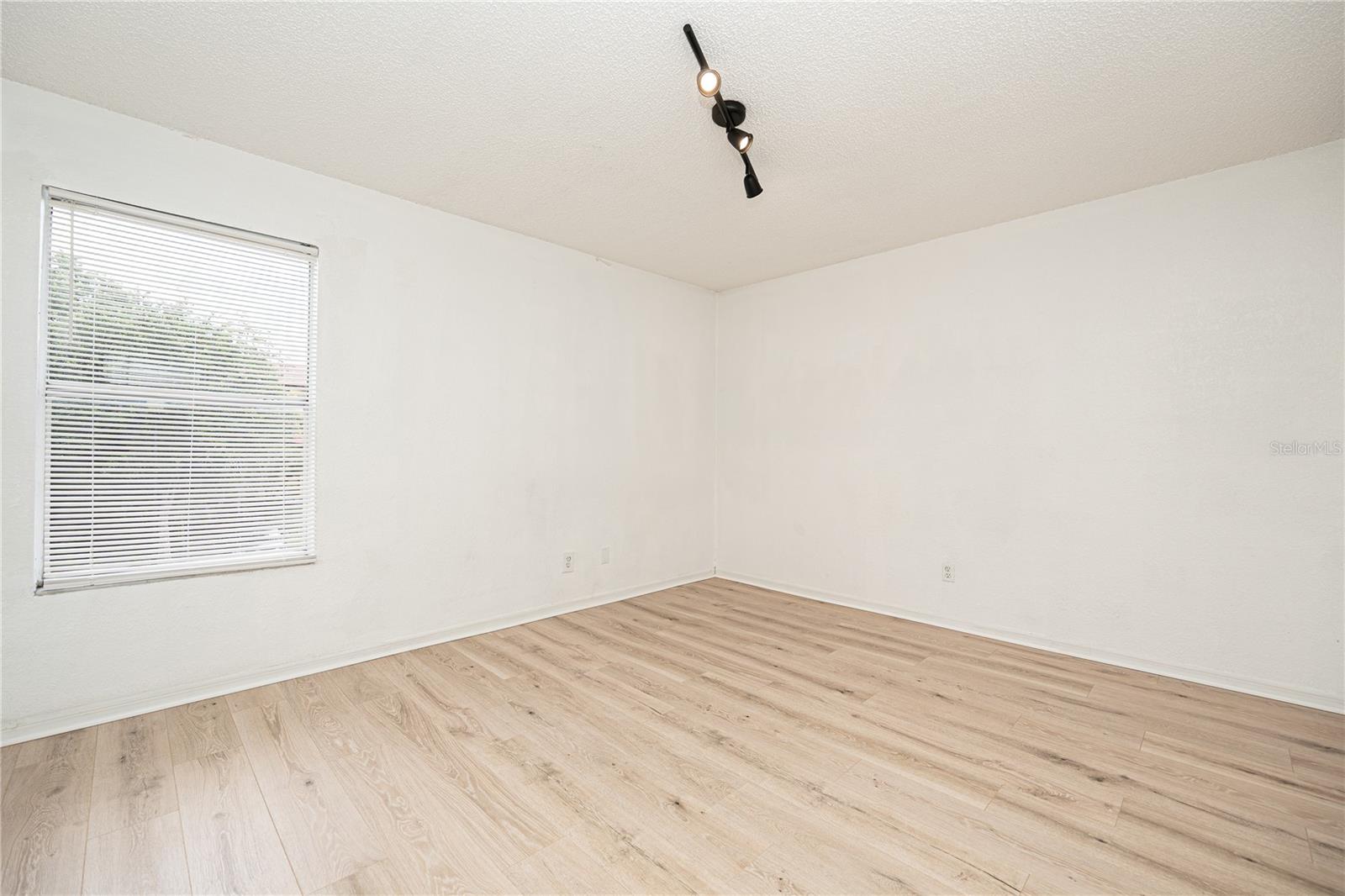 Image 11 of 25 For 5160 Conroy Road 21
