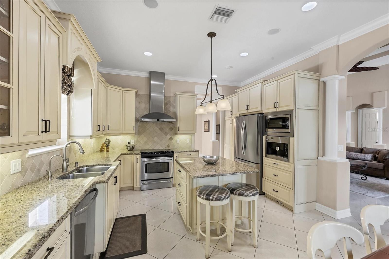 Image 15 of 66 For 811 Laguna Drive