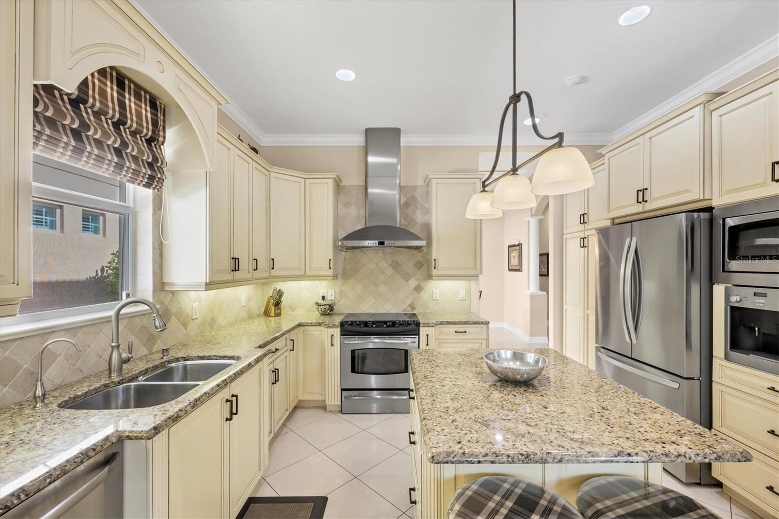 Image 16 of 66 For 811 Laguna Drive