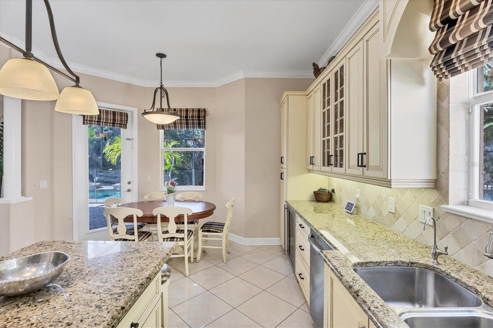 Image 18 of 66 For 811 Laguna Drive