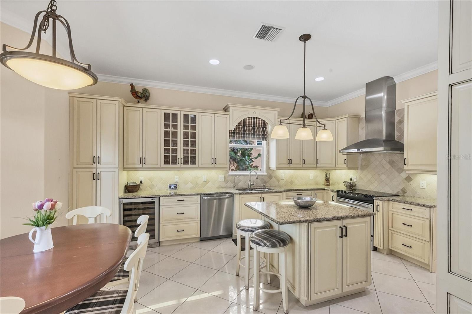 Image 20 of 66 For 811 Laguna Drive