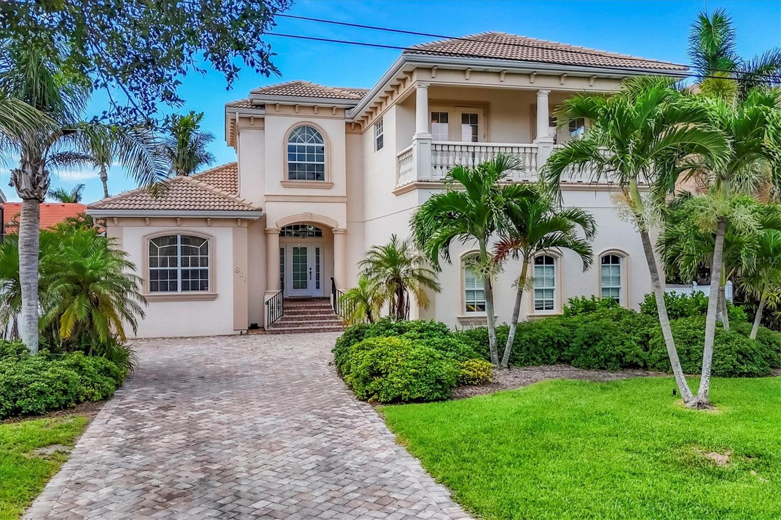 Image 3 of 66 For 811 Laguna Drive