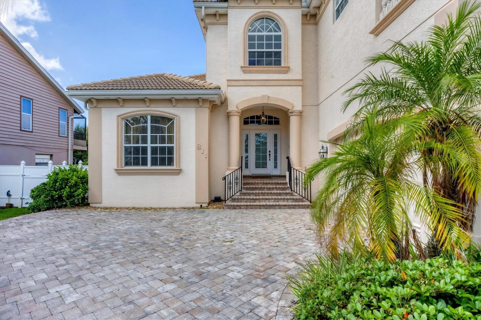 Image 7 of 66 For 811 Laguna Drive