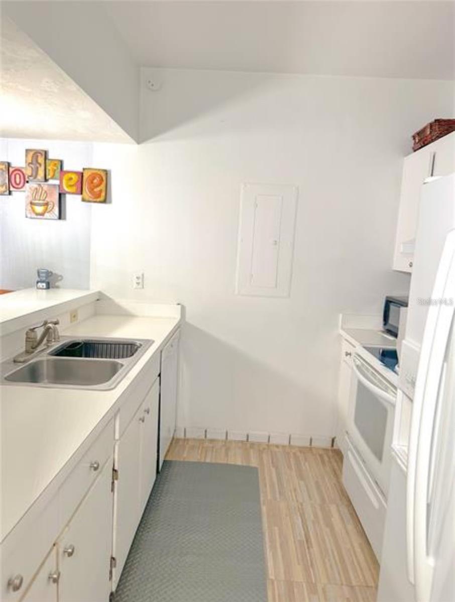 Image 10 of 23 For 116 Palm View Court 3535-6