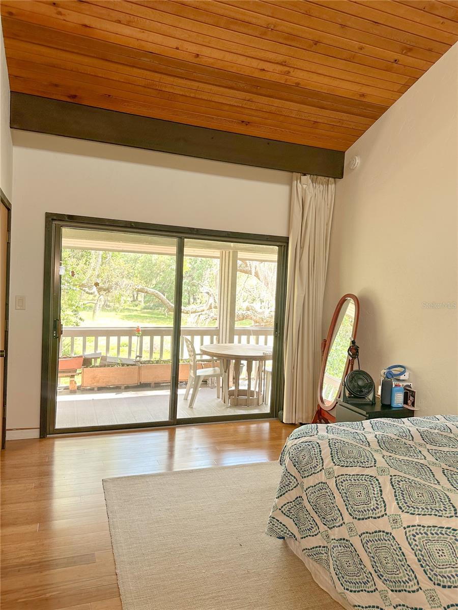 Image 14 of 23 For 116 Palm View Court 3535-6