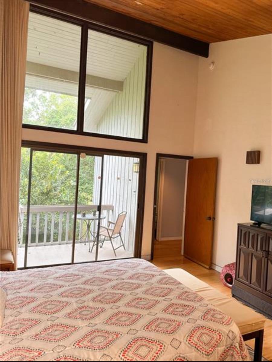 Image 16 of 23 For 116 Palm View Court 3535-6