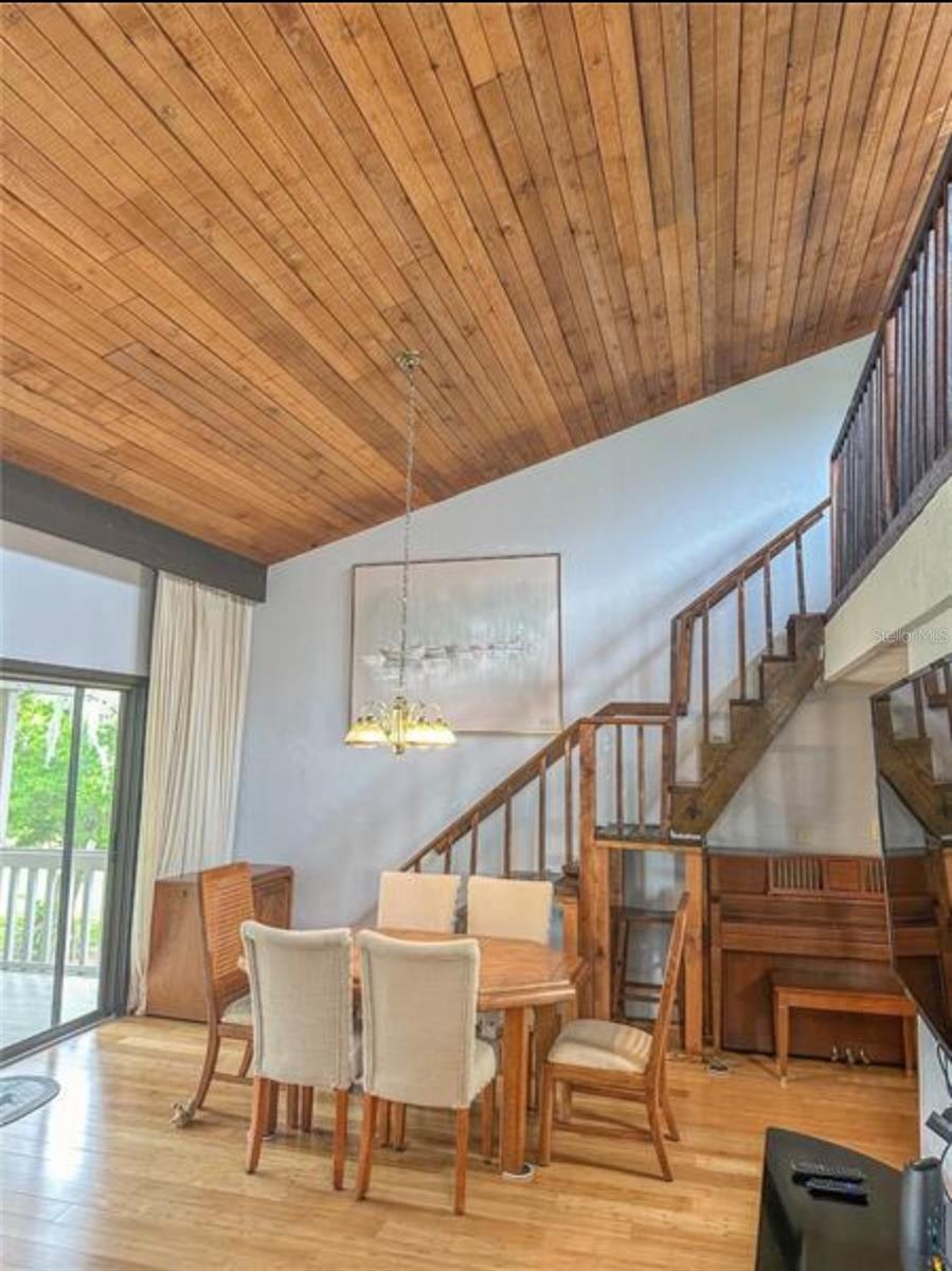 Image 7 of 23 For 116 Palm View Court 3535-6