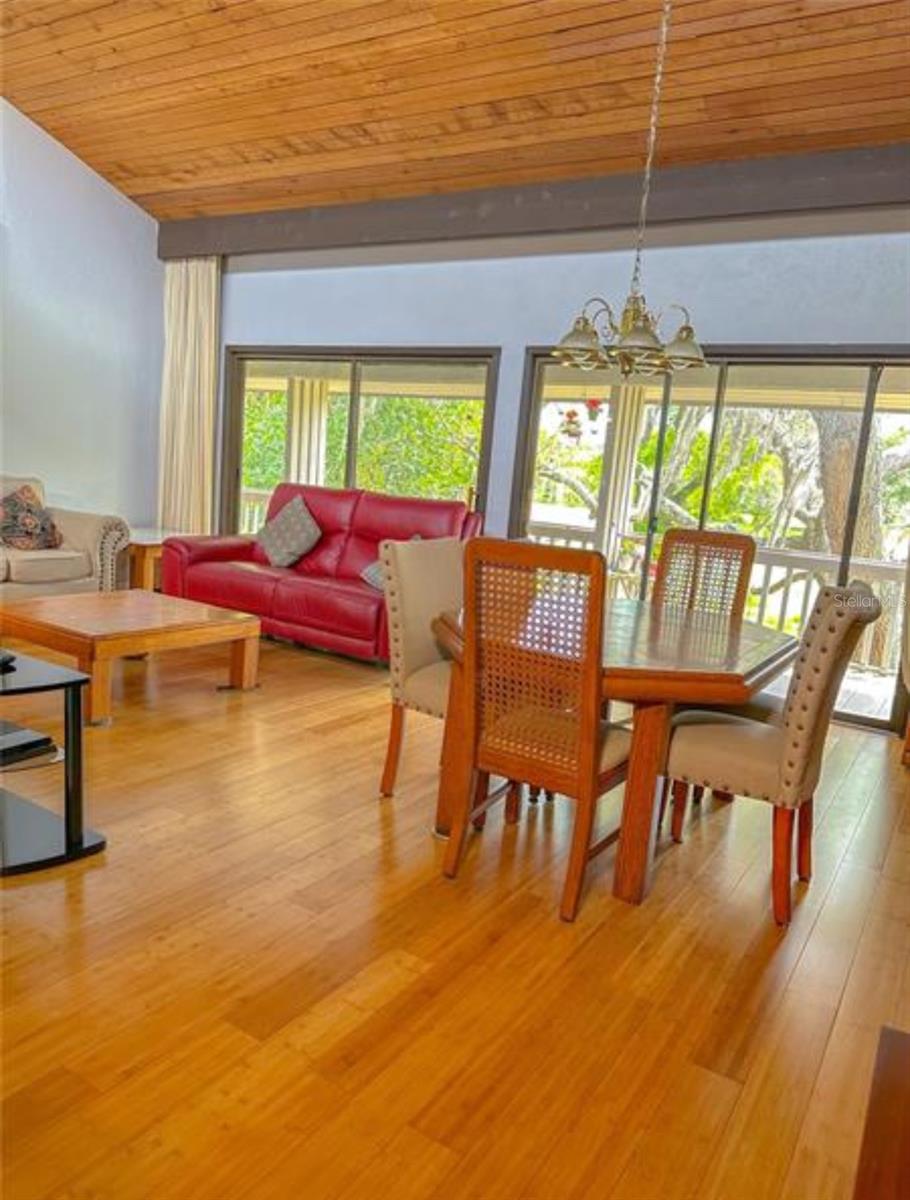 Image 9 of 23 For 116 Palm View Court 3535-6