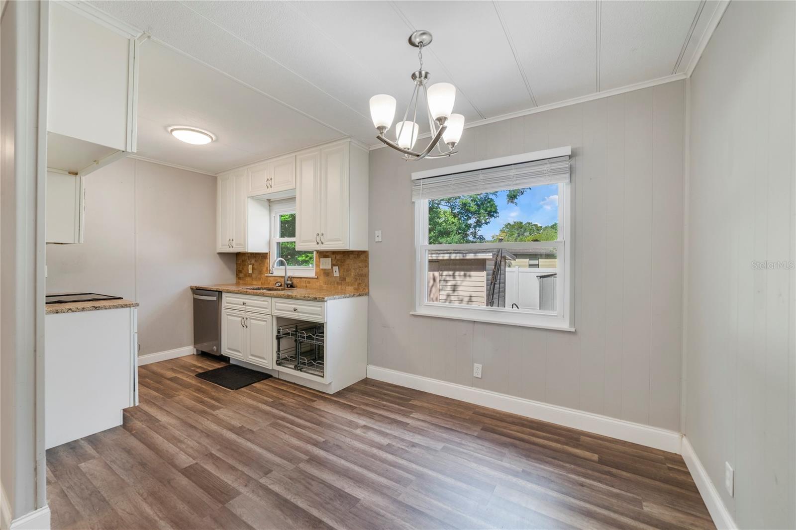 Image 3 of 15 For 220 Colony Drive