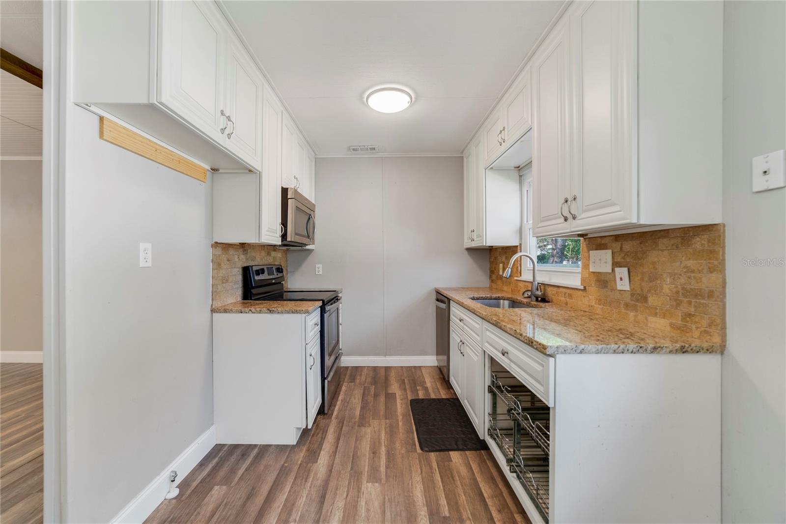 Image 4 of 15 For 220 Colony Drive