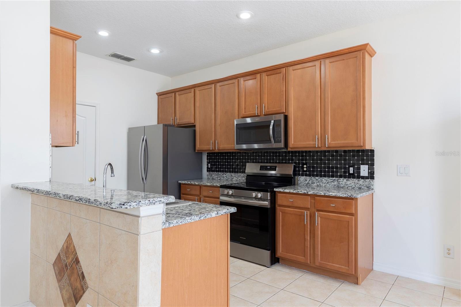 Image 6 of 18 For 2211 J Lawson Boulevard