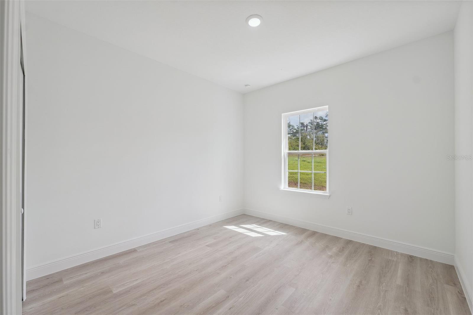 Image 26 of 39 For 17315 26th Terrace Road
