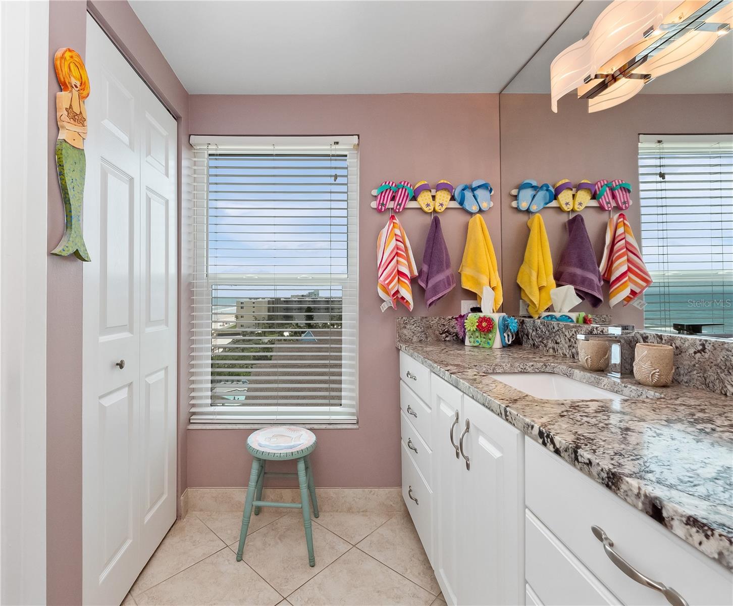 Image 21 of 37 For 2121 Hill Street 7b